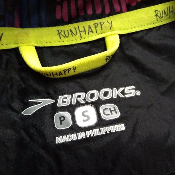Brooks Run Happy Abstract Zipper Ultra Light Performance Windbreaker - Picture 4 of 8